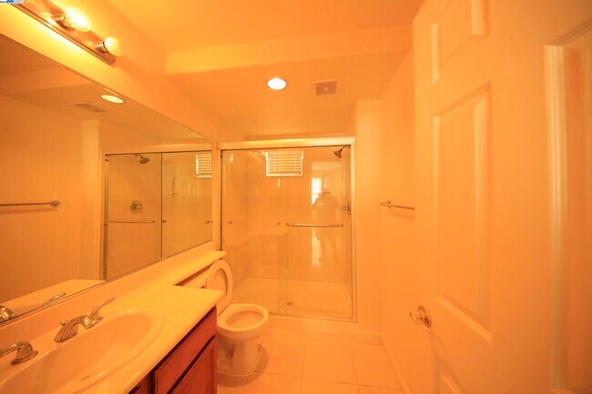 Building Photo - 1516 Whispering Oaks Way