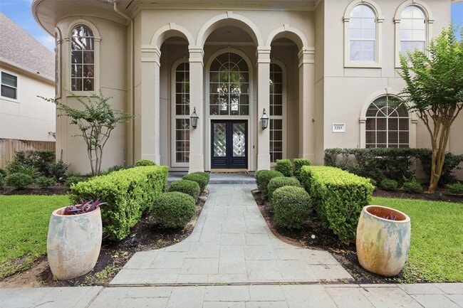 Building Photo - 3315 Riviera Dr