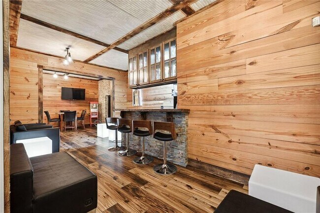 Building Photo - 11140 W Rd