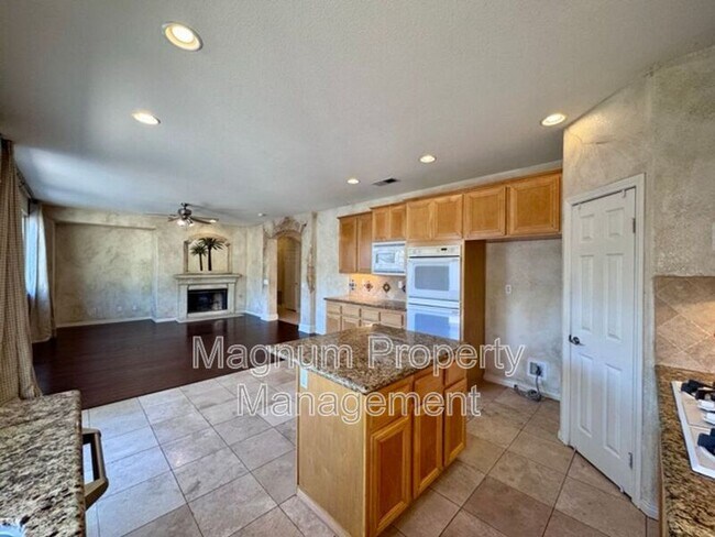 Building Photo - 45632 Corte Royal