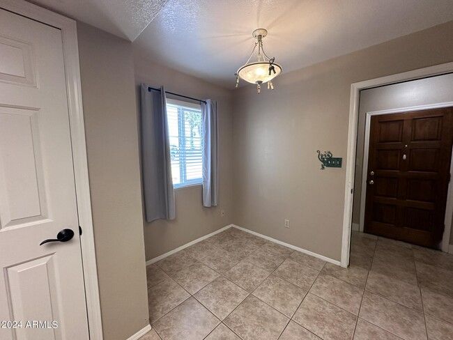 Building Photo - 16421 E Ashbrook Dr