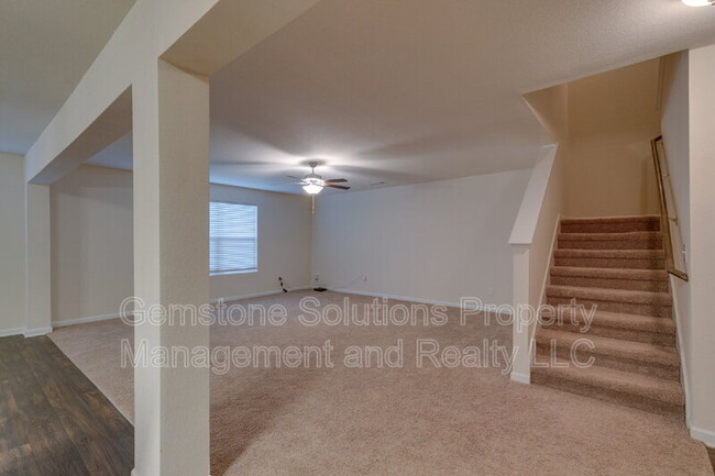 Building Photo - 2508 Queen Bee Dr