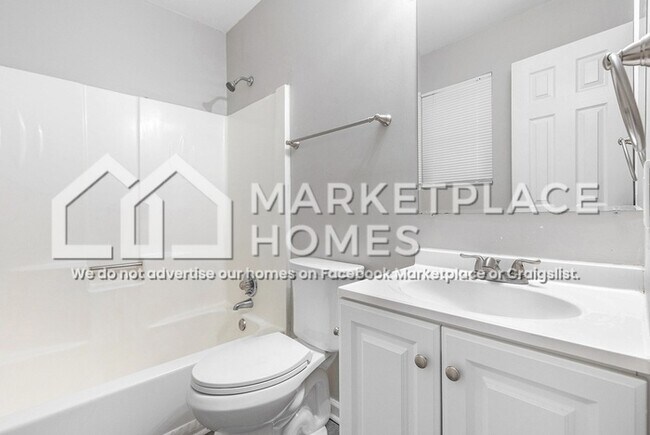 Building Photo - 4901 Mockingbird Ln