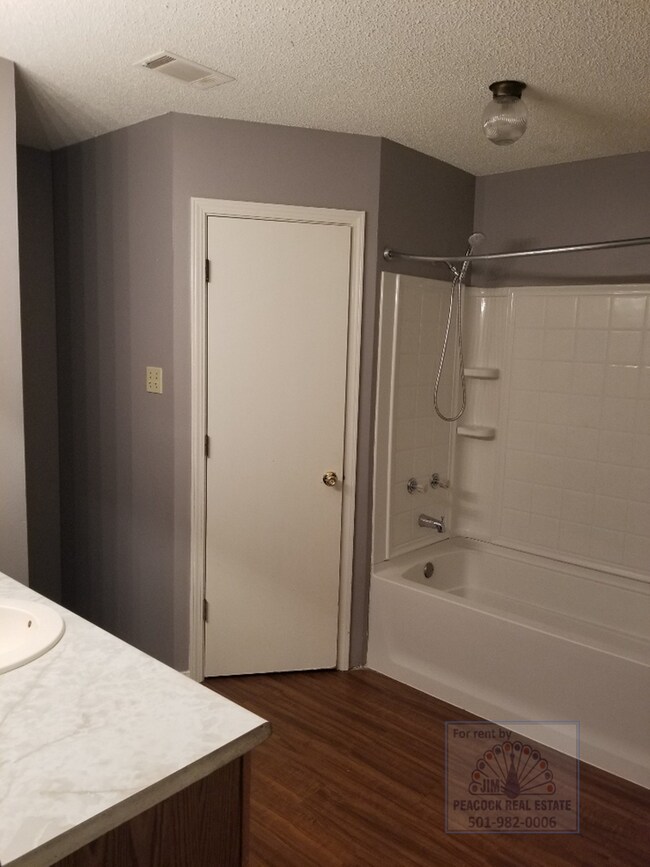 Building Photo - 20 Fieldcrest Ln