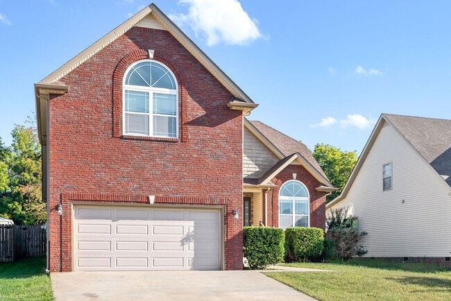 Building Photo - Pet Friendly Three Bedroom with Bonus in R...