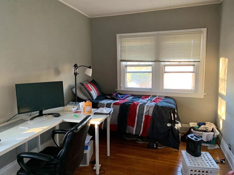 Building Photo - 647 Probasco St