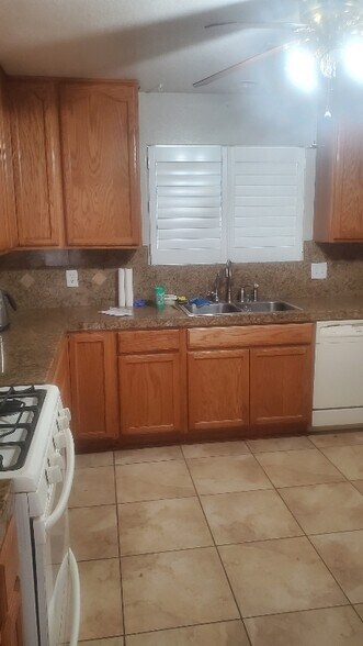 Building Photo - 9754 Laredo Dr