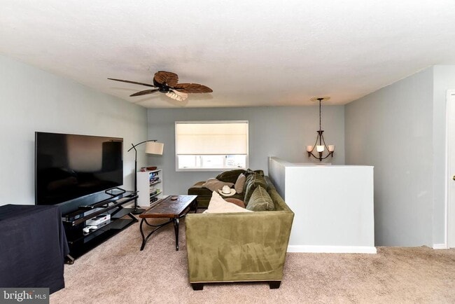 Building Photo - 722 Glenside Dr