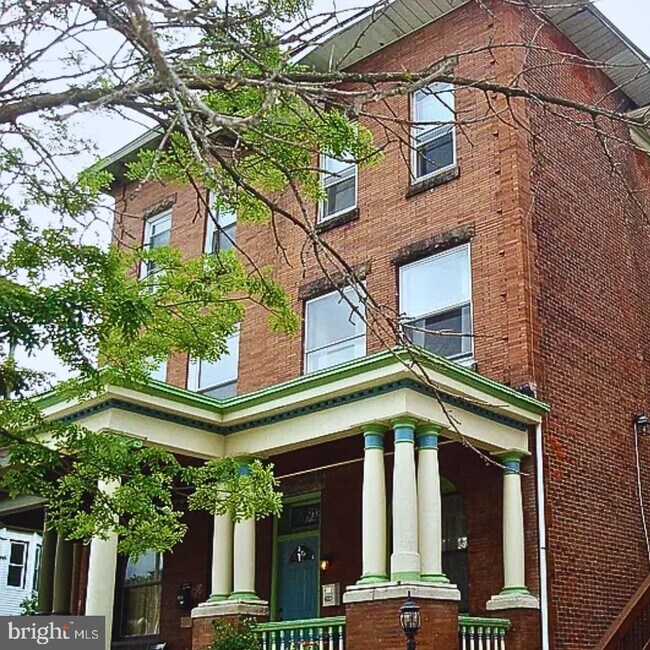 Building Photo - 4913 Warrington Ave