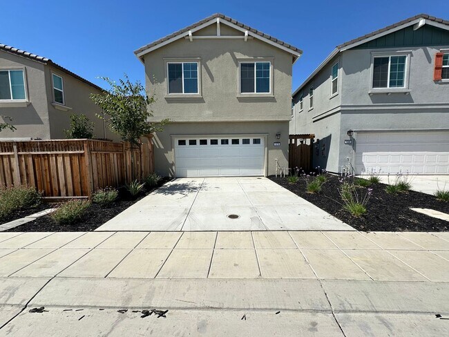 Building Photo - Stunning, Sun-Drenched 4BR + Loft Home in Lakeview – Loaded with Premium Upgrades!