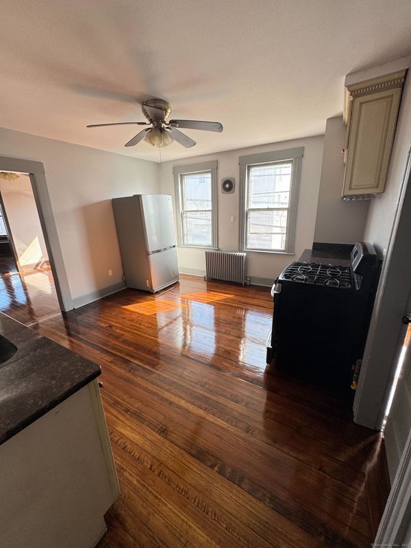Building Photo - 2341 Barnum Ave