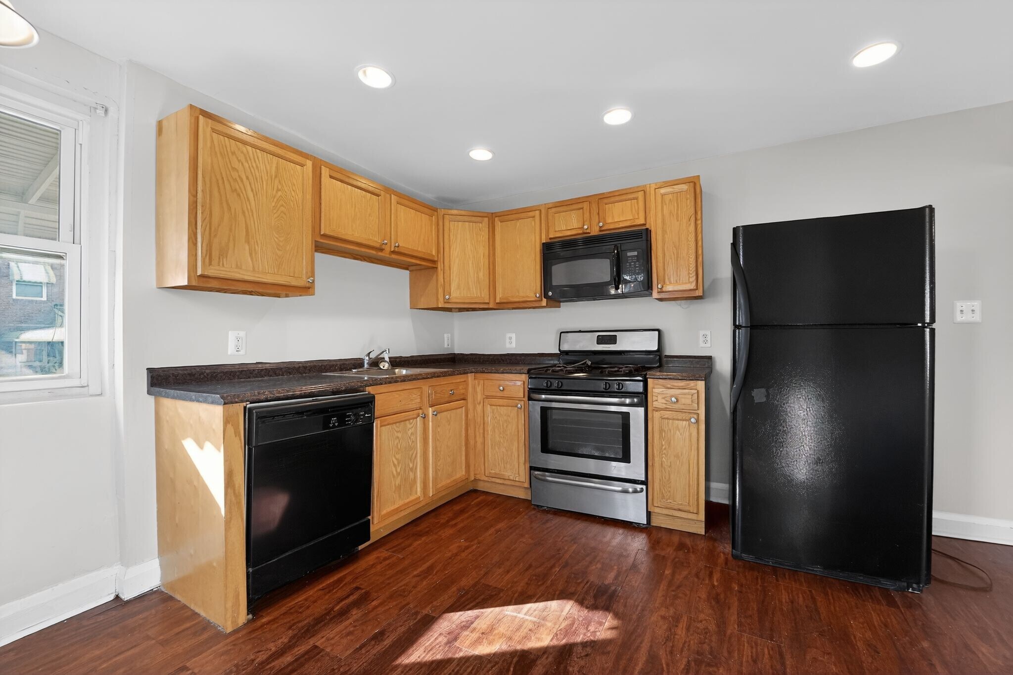 Building Photo - 3544 4th St
