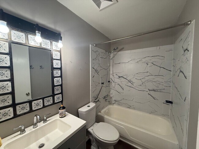 Building Photo - FOR RENT WINSTON SALEM