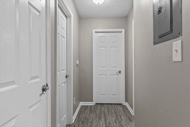 Building Photo - Spacious Cove Springs 3 & 4 Bedrooms