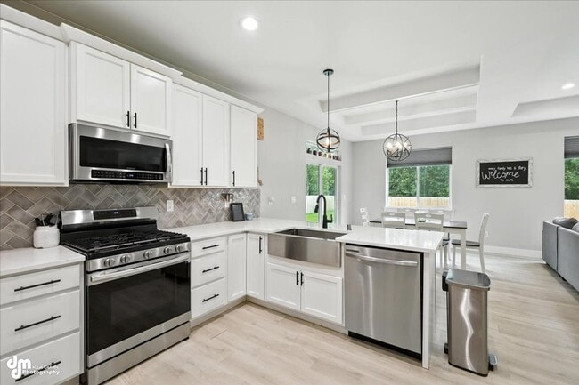 Building Photo - 4 BEDROOM | 2 BATHROOMS | 3 CAR GARAGE | M...