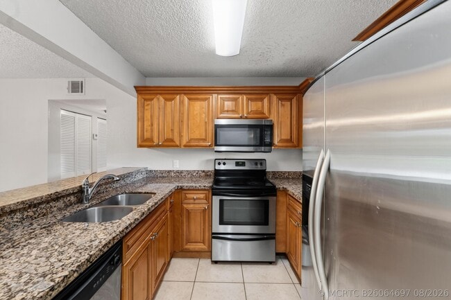 Building Photo - 1543 Lake Crystal Dr