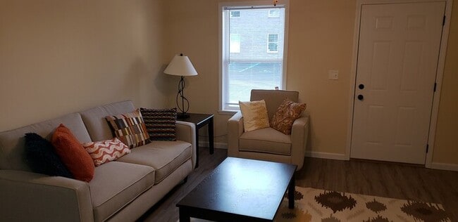 Building Photo - Make yourself at home in this cozy two-bedroom south side apartment! Perfect for relaxing and unw...