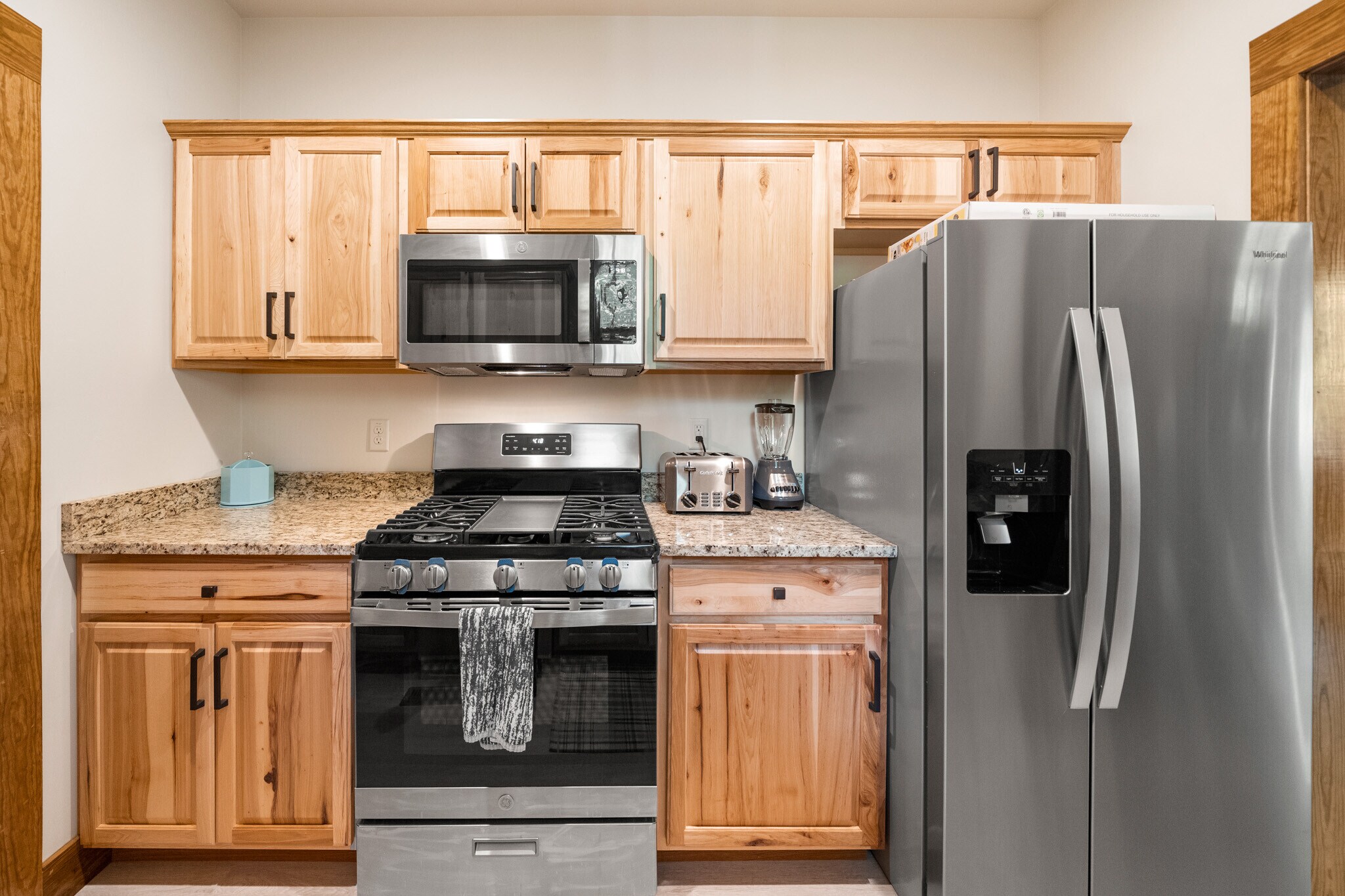 Fully stocked kitchen with stainless steel appliances - 131 Pier Point Dr
