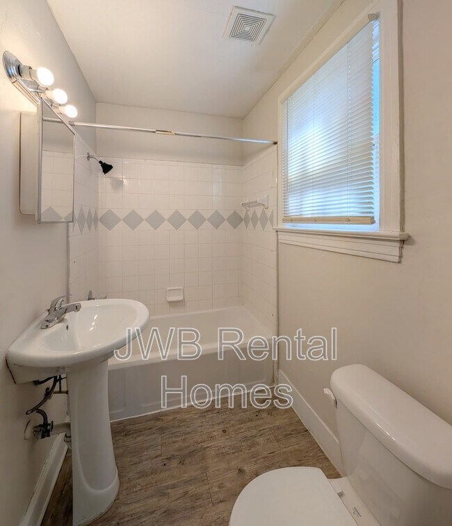 Building Photo - 44 W 55th St