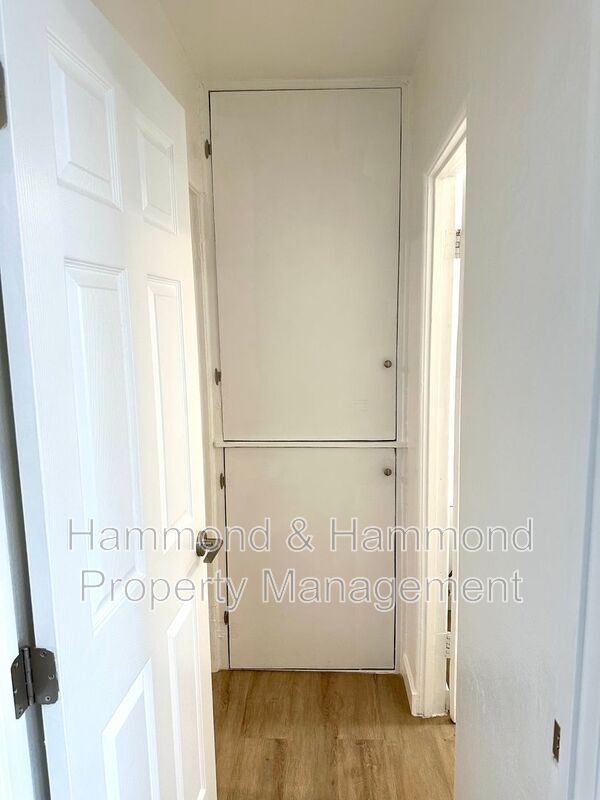 Building Photo - 5854 Tujunga Ave
