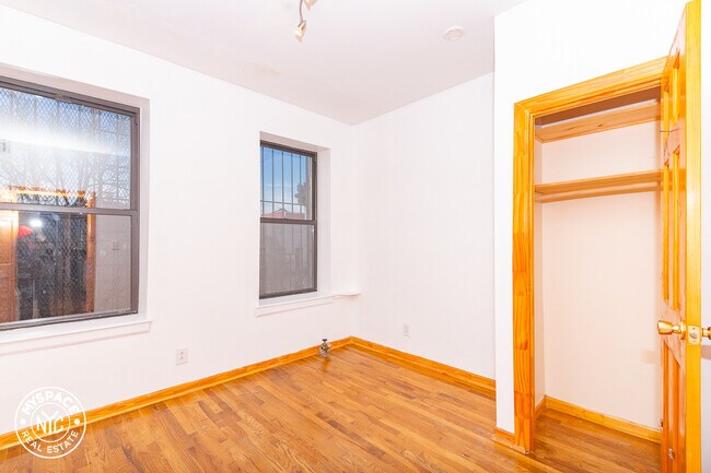 Building Photo - 399 Suydam St