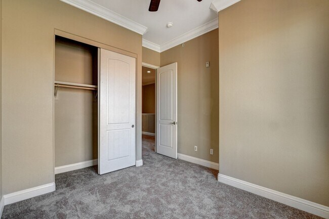 Building Photo - Luxury Resort Style Condo in Lake Las Vegas