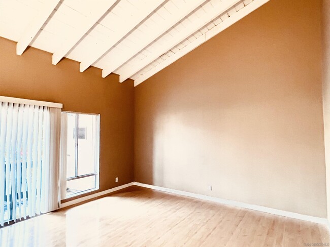 Building Photo - 17093 Rancho Bernardo