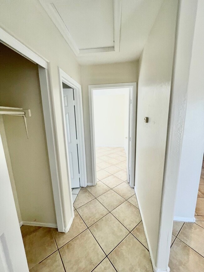 Building Photo - 8755 W Las Palmaritas Dr
