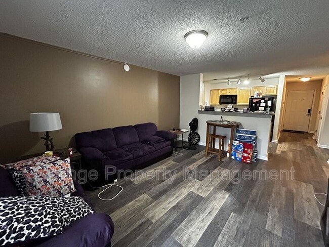 Building Photo - 1121 Harts Ridge Dr