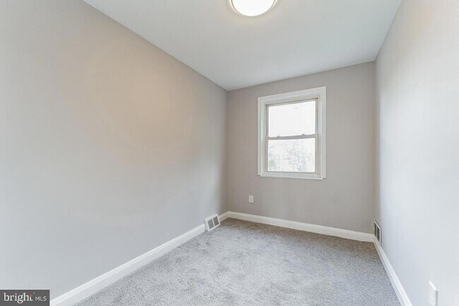 Building Photo - 4011 Mortimer Ave