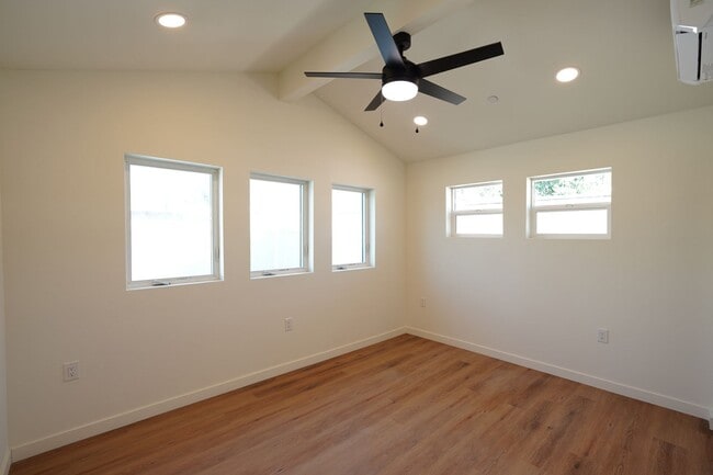 Building Photo - 4805 Charlotte Way