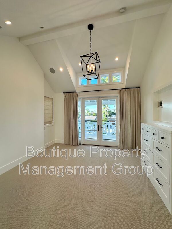 Building Photo - 514 Avocado Ave