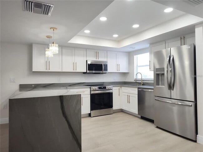 Building Photo - 255 Capri Cir N