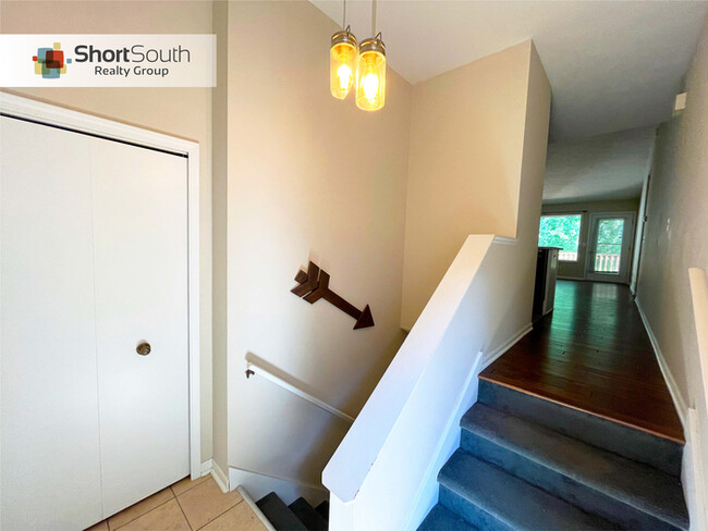 Building Photo - Beautiful 2 Bed 2 Bath Condo For Rent in R...