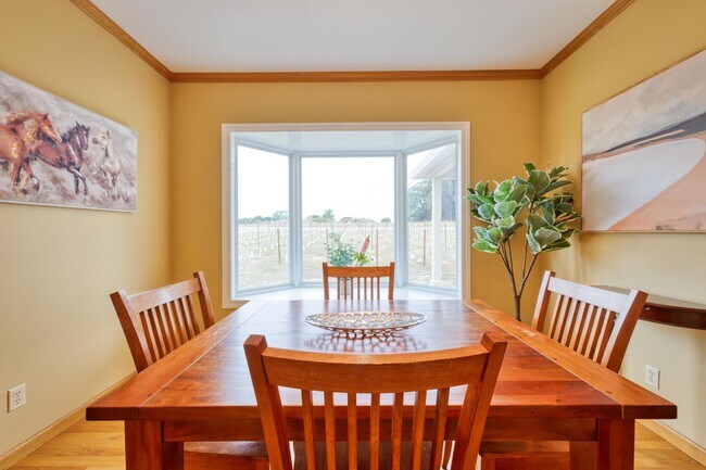 Building Photo - Wine Country Living! Spacious 4 bedroom 2....