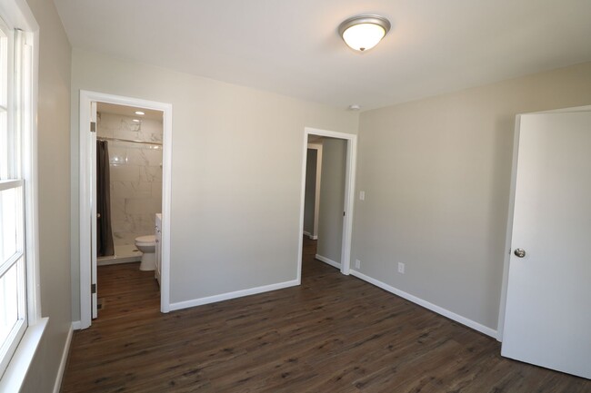 Building Photo - Cute Rental in Pell City