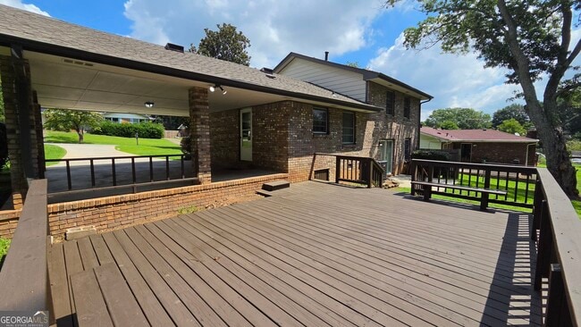 Building Photo - 715 Barnesdale Dr
