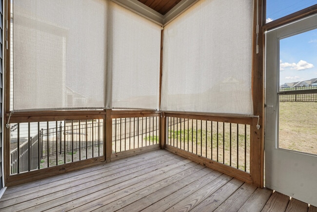 Building Photo - 2312 Longmont Dr