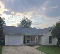 Building Photo - 3016 Blue Pine Ln