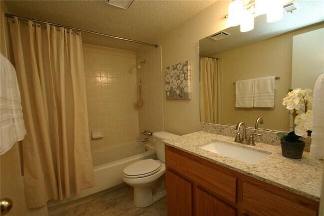 Building Photo - 4203 Dauphine Dr