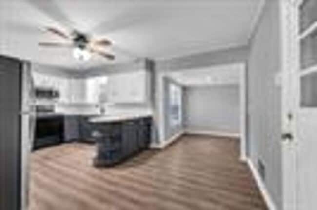 Building Photo - 1325 Sunset St