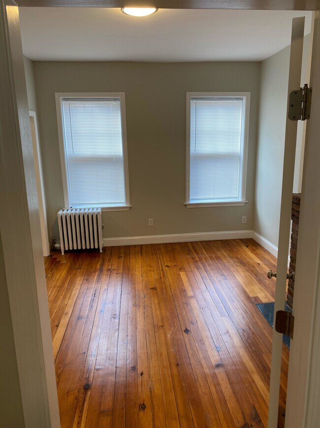 Building Photo - 36 Anderson St