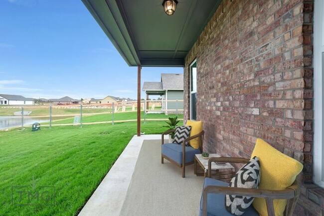 Building Photo - New Listing! Enclave at Parker Village!