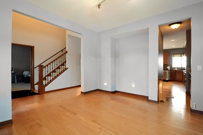 Building Photo - Spacious 5-Bed 4-Bath Home Available in Chaska - Great Location!