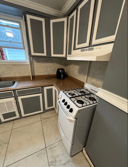 Building Photo - 296 Tolland St