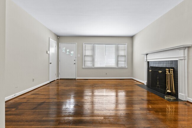 Building Photo - 257 Zandale Dr