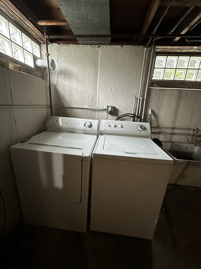 Building Photo - 208 27th Ave