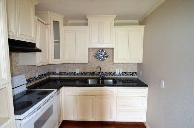 Building Photo - 7326 Eagle Pass St