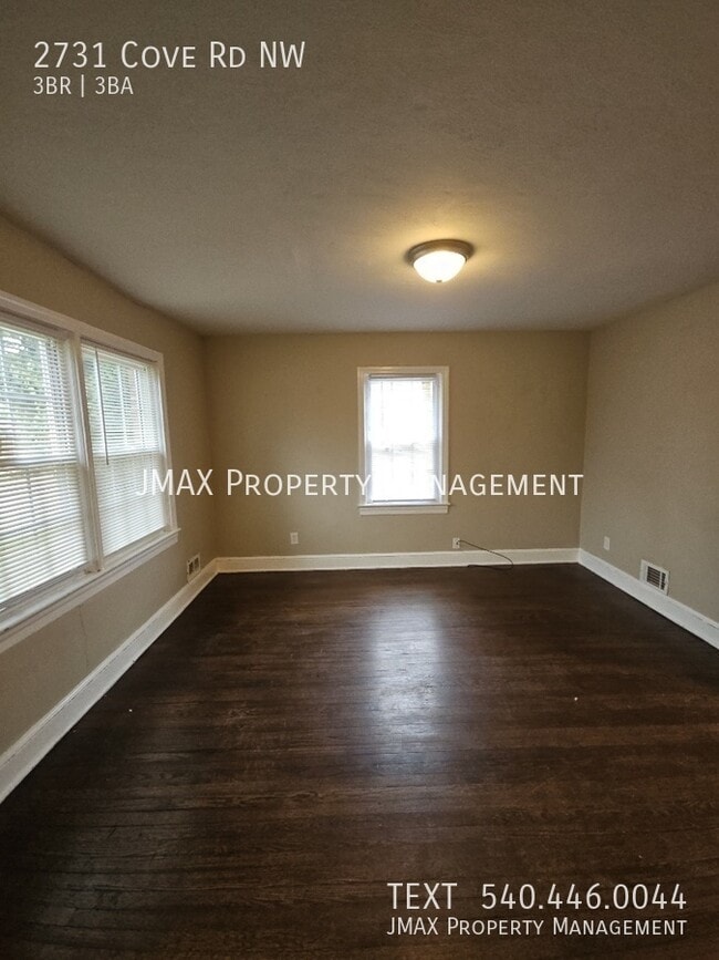 Building Photo - 2731 Cove Rd