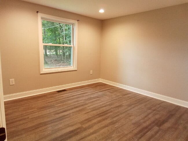 Building Photo - 3 Bedroom - 2 Bath Rancher on Two Acres